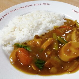 魚肉ソーセージと小松菜入りのカレー